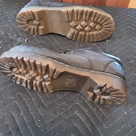 Dr. Martens - Picture 4 of 15